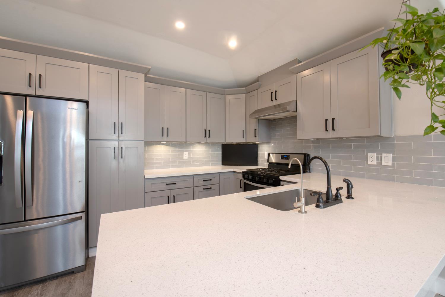 109 W Lewis St, Madera, CA 93637