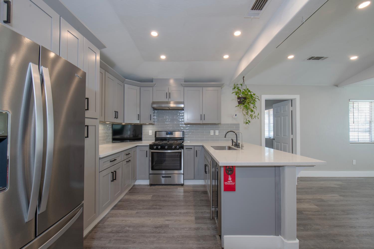 109 W Lewis St, Madera, CA 93637