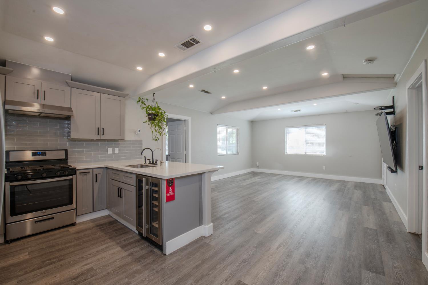 109 W Lewis St, Madera, CA 93637