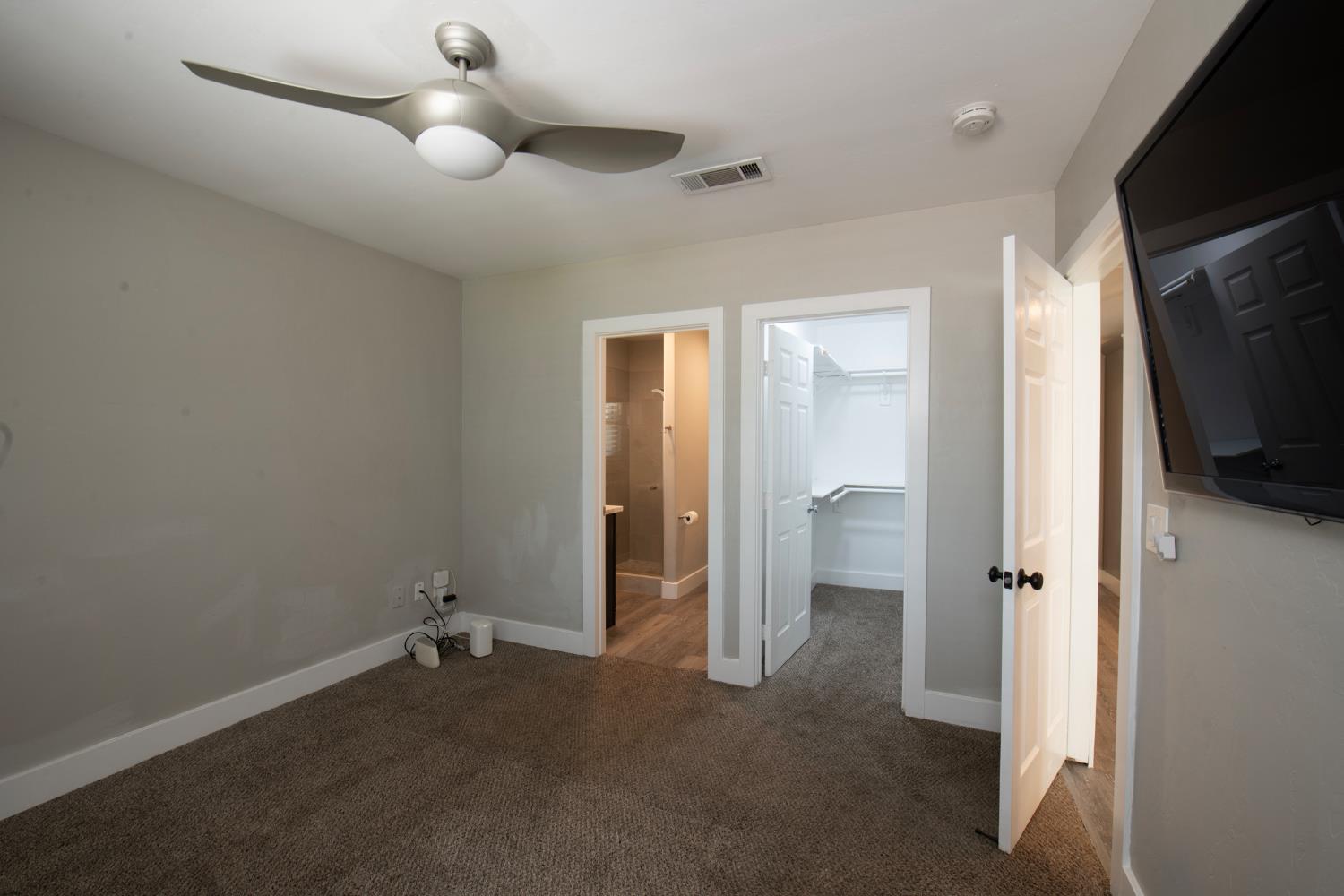 109 W Lewis St, Madera, CA 93637