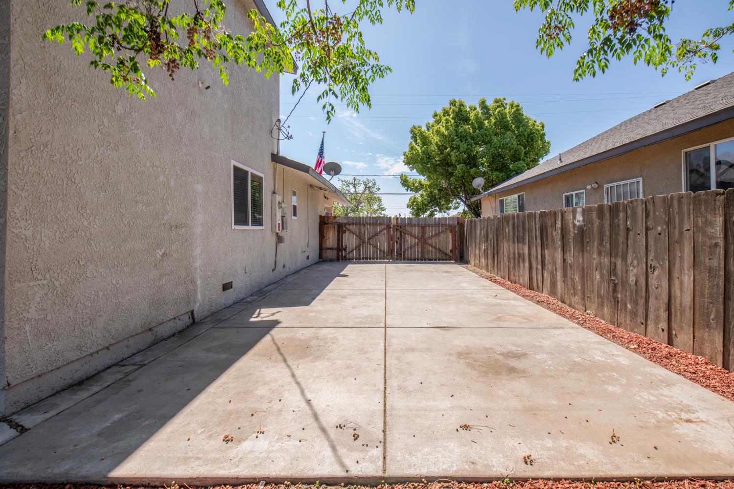 109 W Lewis St, Madera, CA 93637