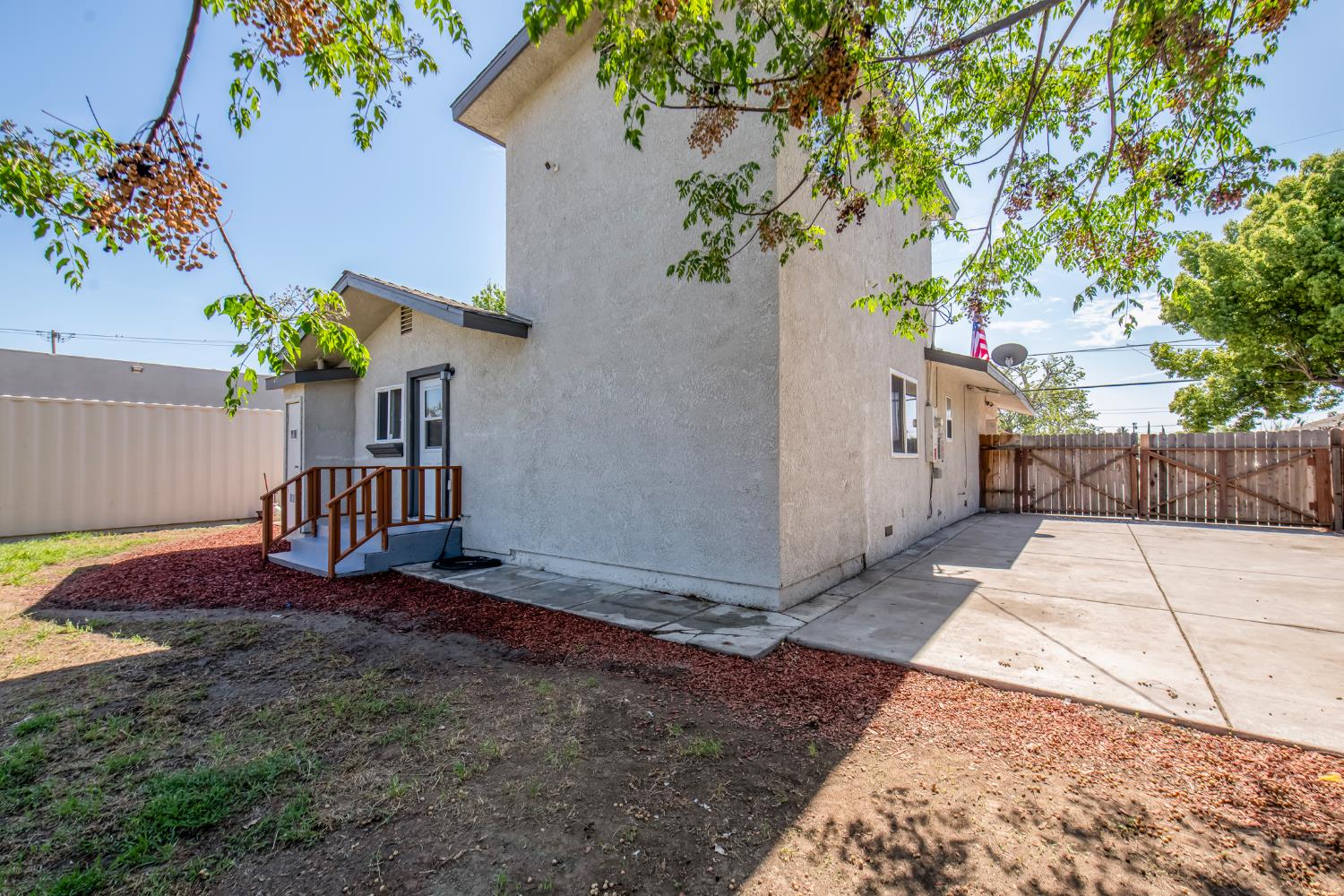 109 W Lewis St, Madera, CA 93637
