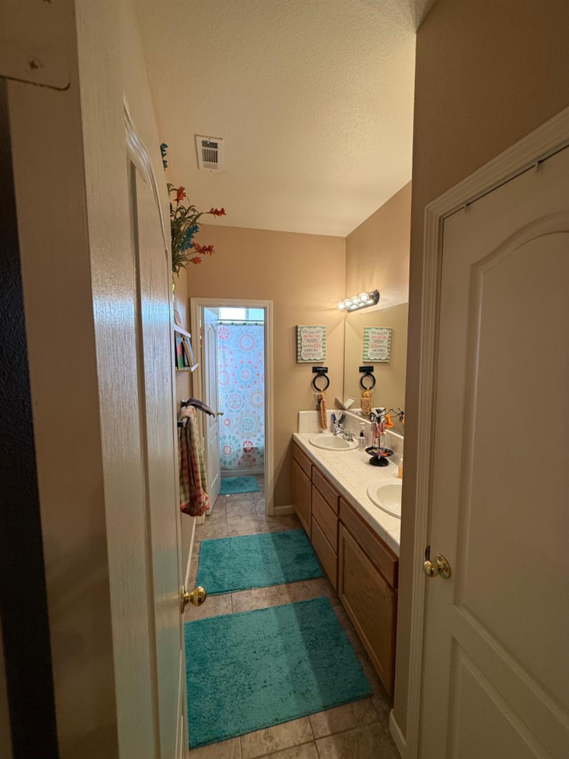 2545 E Goshen Ave, Fresno, CA 93720