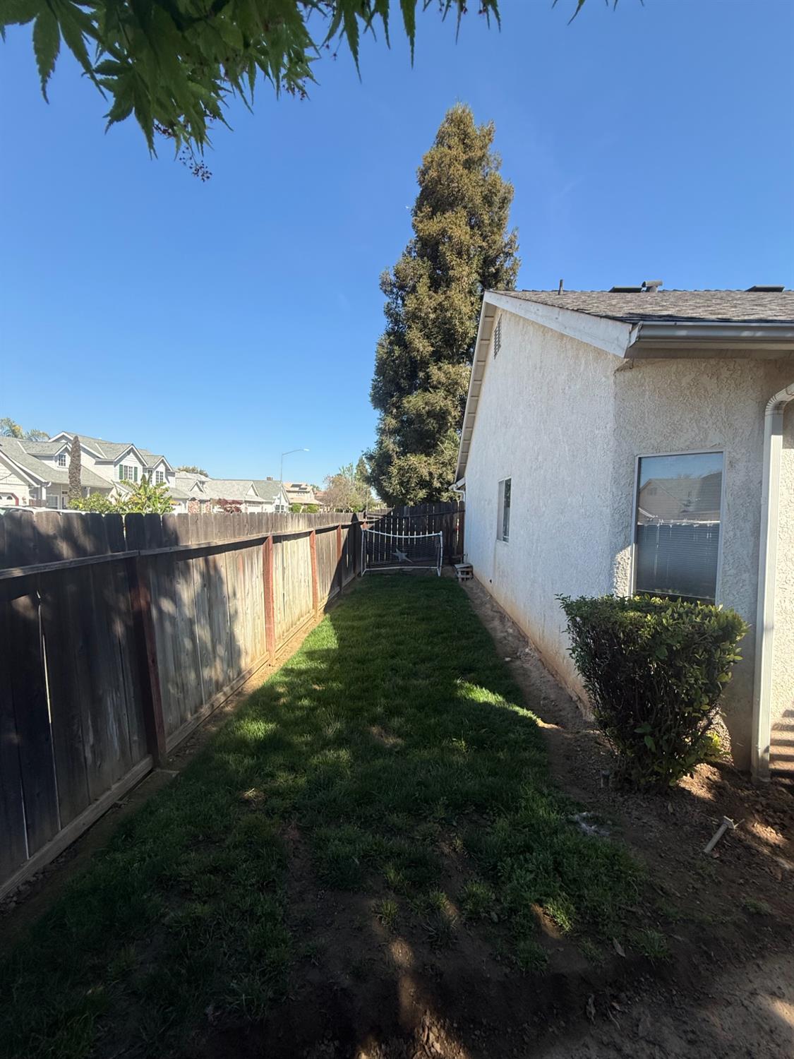 2545 E Goshen Ave, Fresno, CA 93720