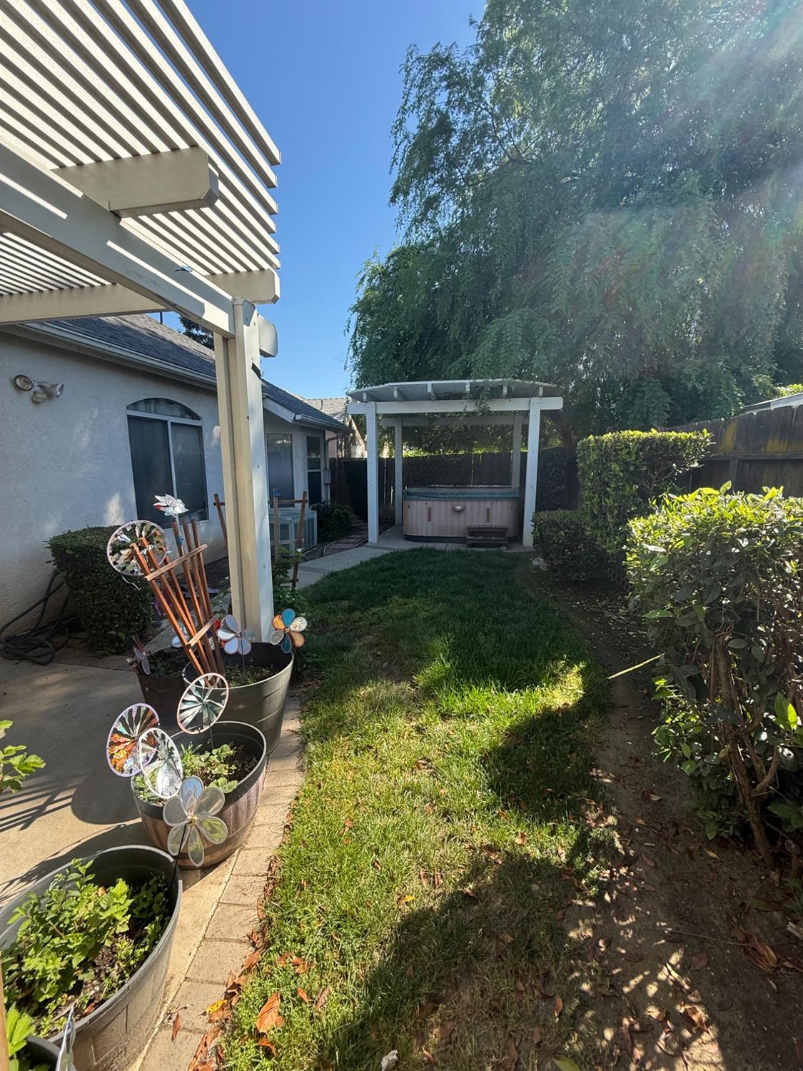 2545 E Goshen Ave, Fresno, CA 93720