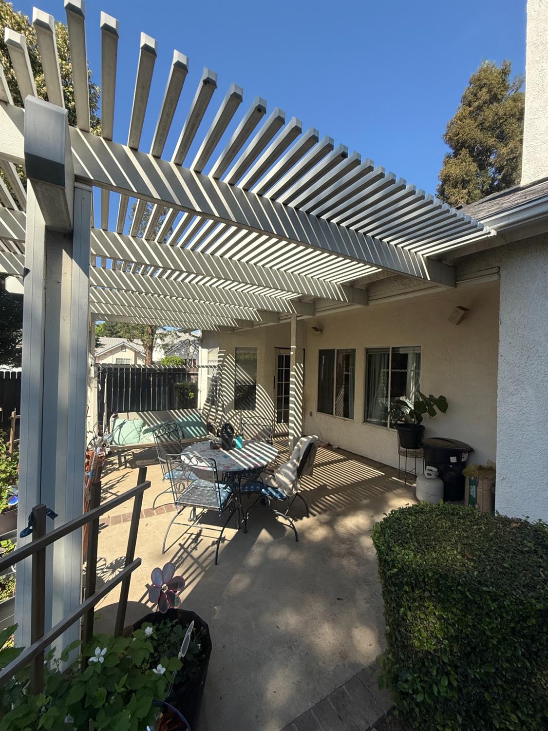 2545 E Goshen Ave, Fresno, CA 93720