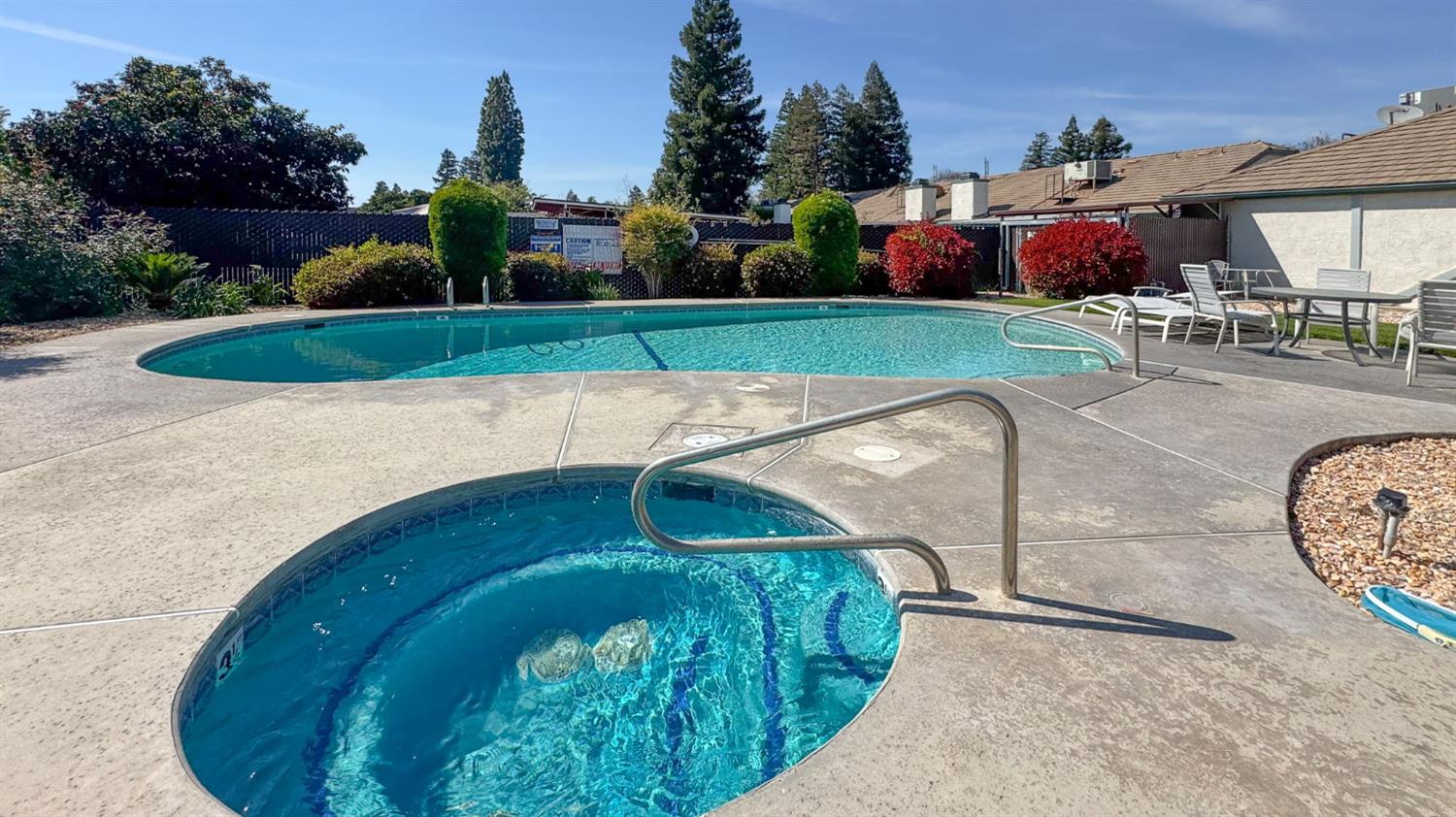 595 Quill Ln, Clovis, CA 93612