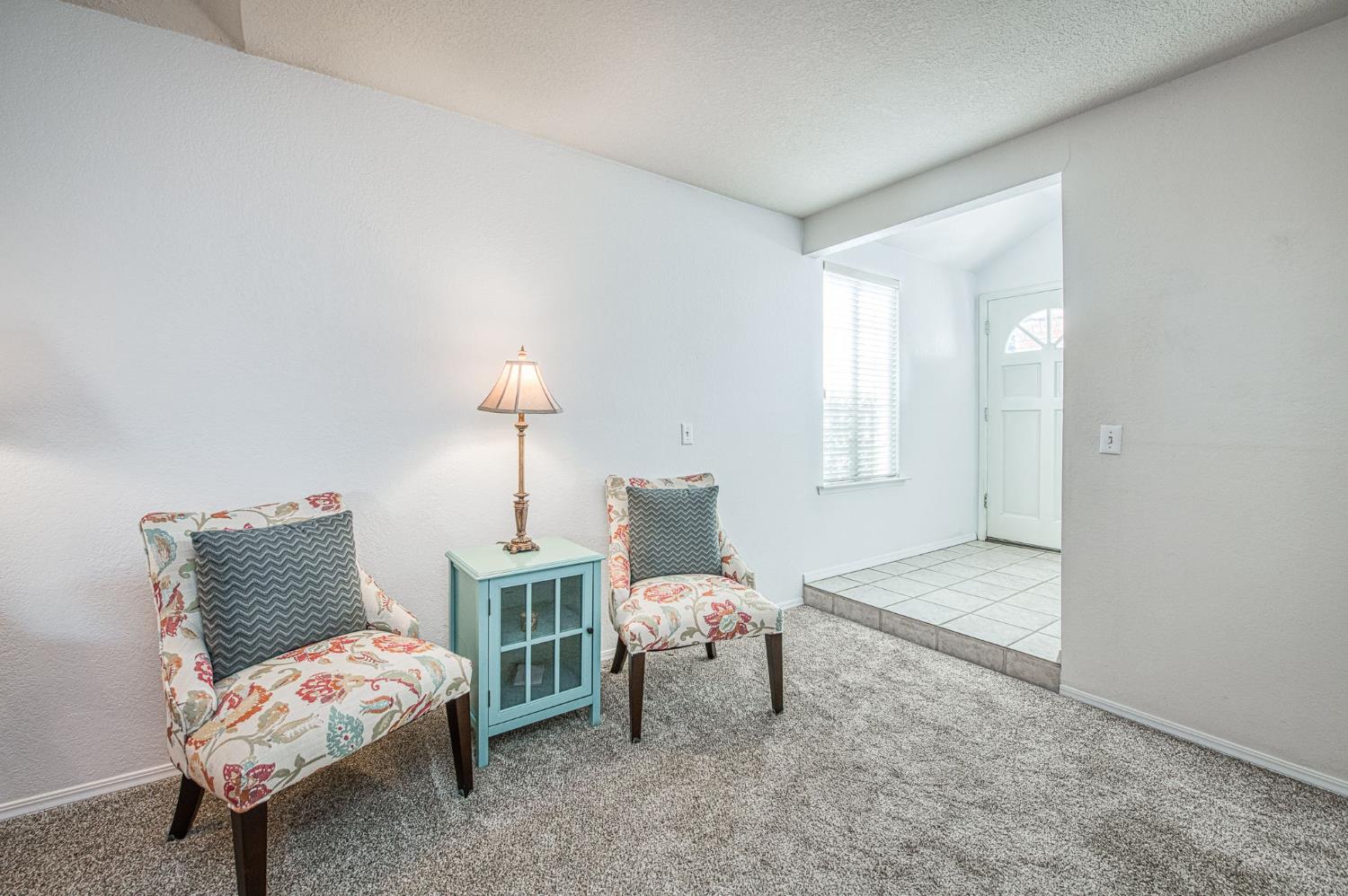 595 Quill Ln, Clovis, CA 93612