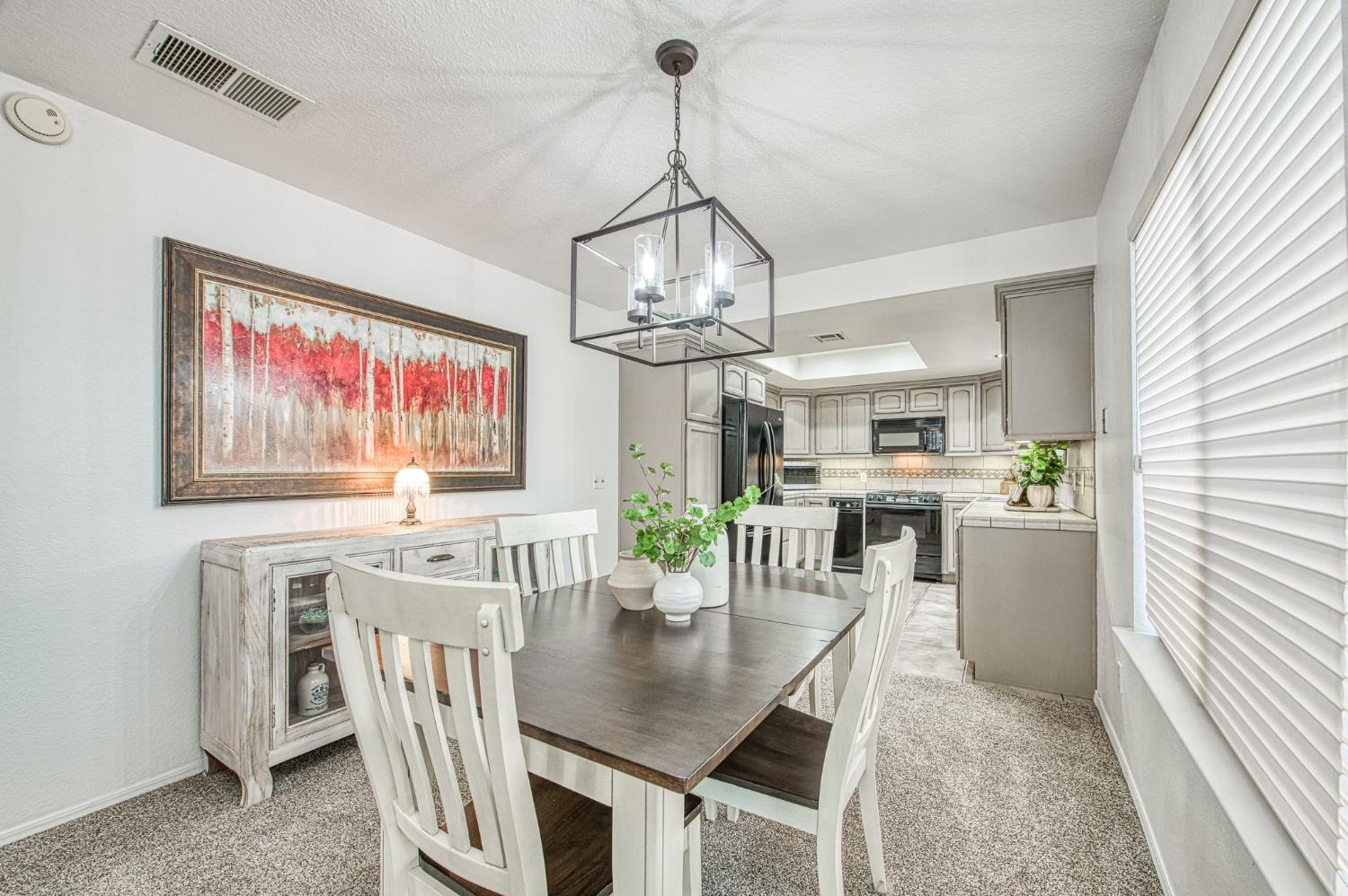 595 Quill Ln, Clovis, CA 93612