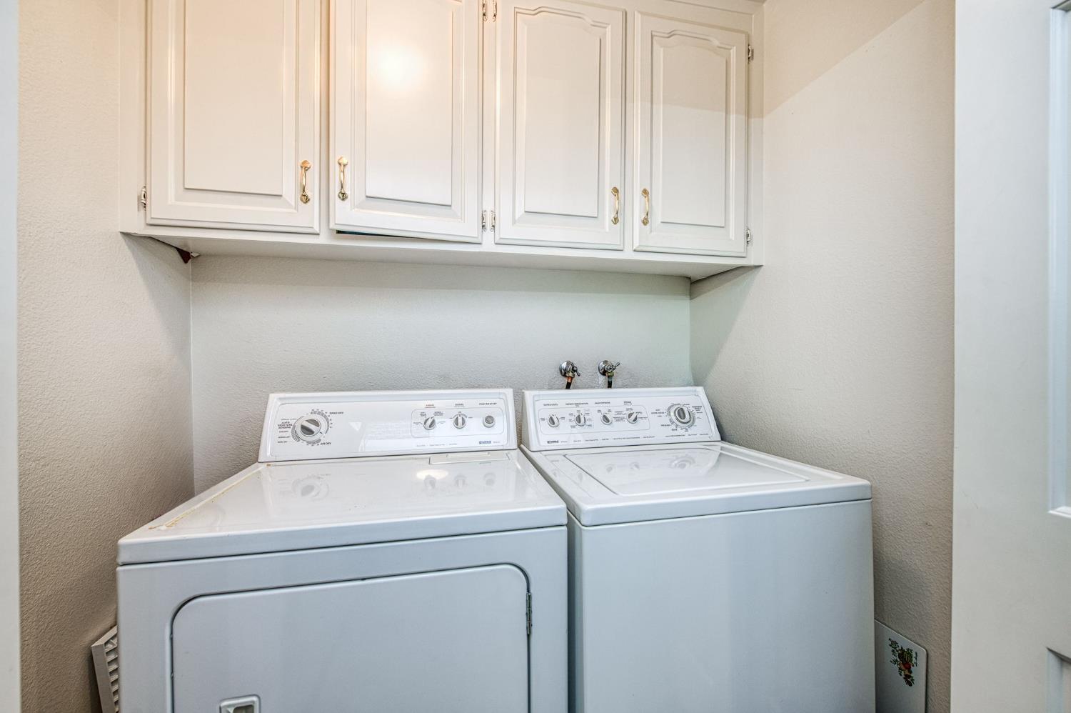 595 Quill Ln, Clovis, CA 93612