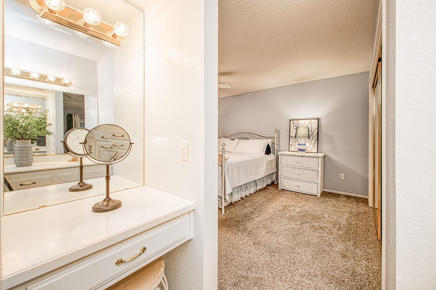 595 Quill Ln, Clovis, CA 93612