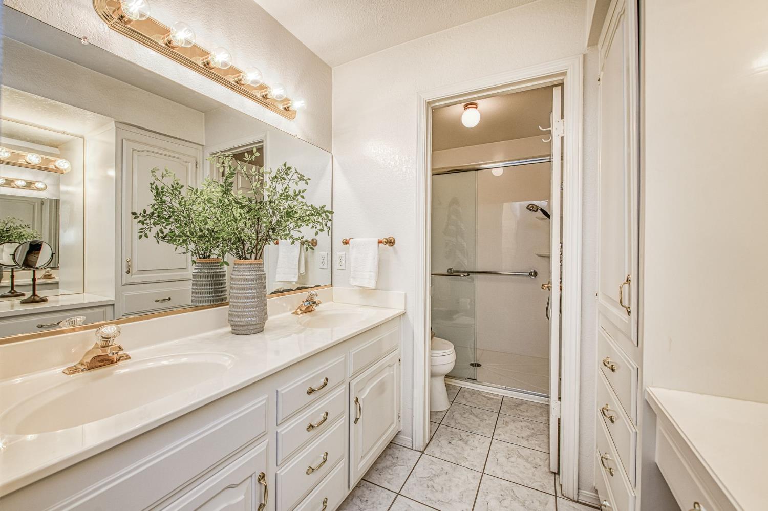 595 Quill Ln, Clovis, CA 93612