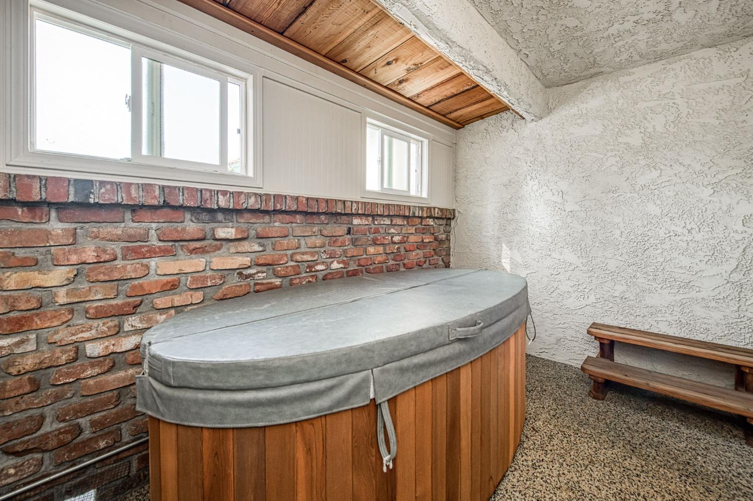 595 Quill Ln, Clovis, CA 93612