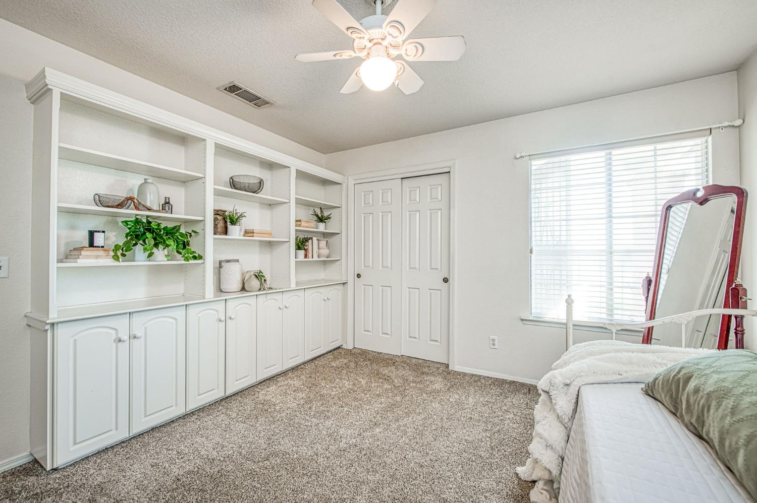 595 Quill Ln, Clovis, CA 93612