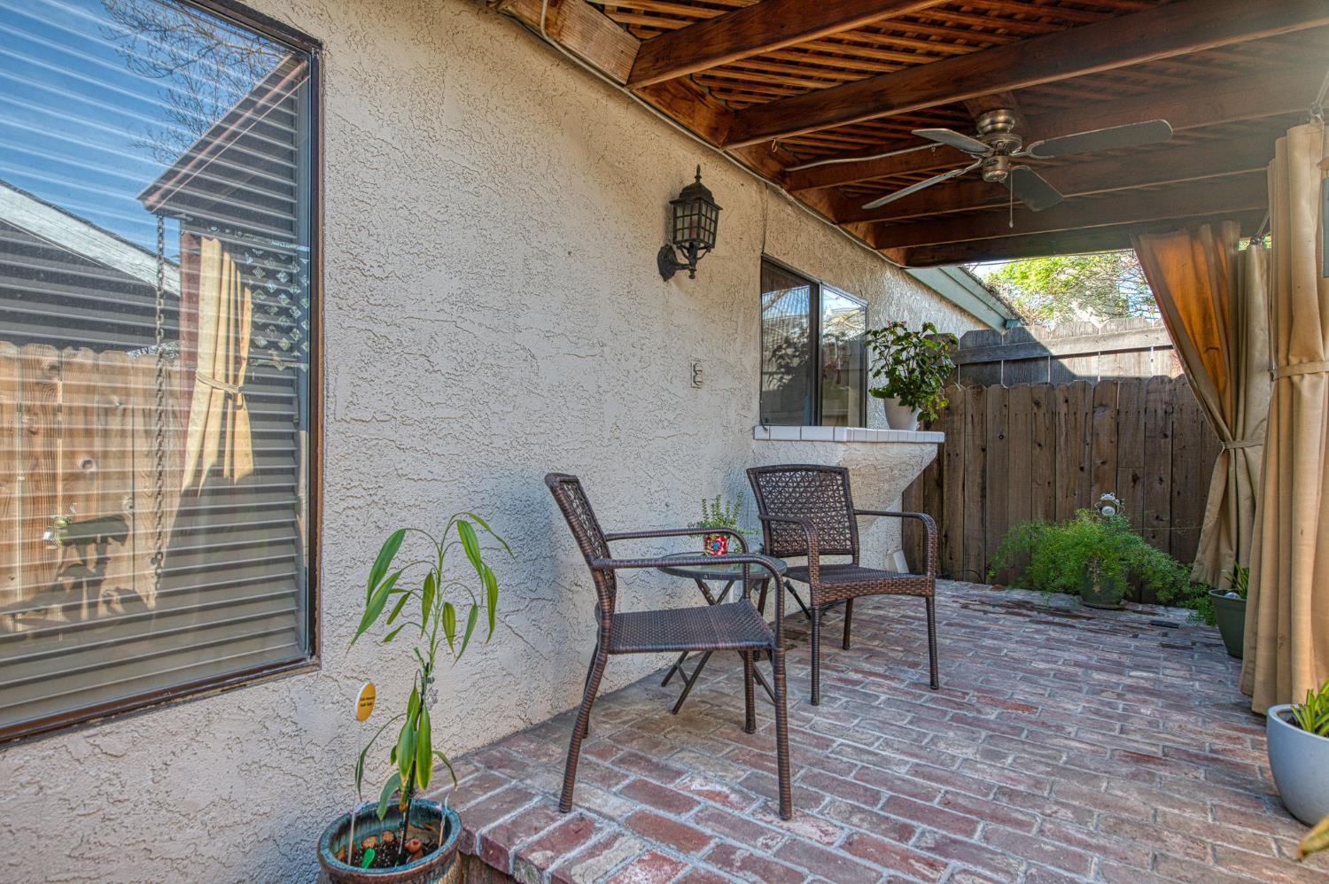 595 Quill Ln, Clovis, CA 93612