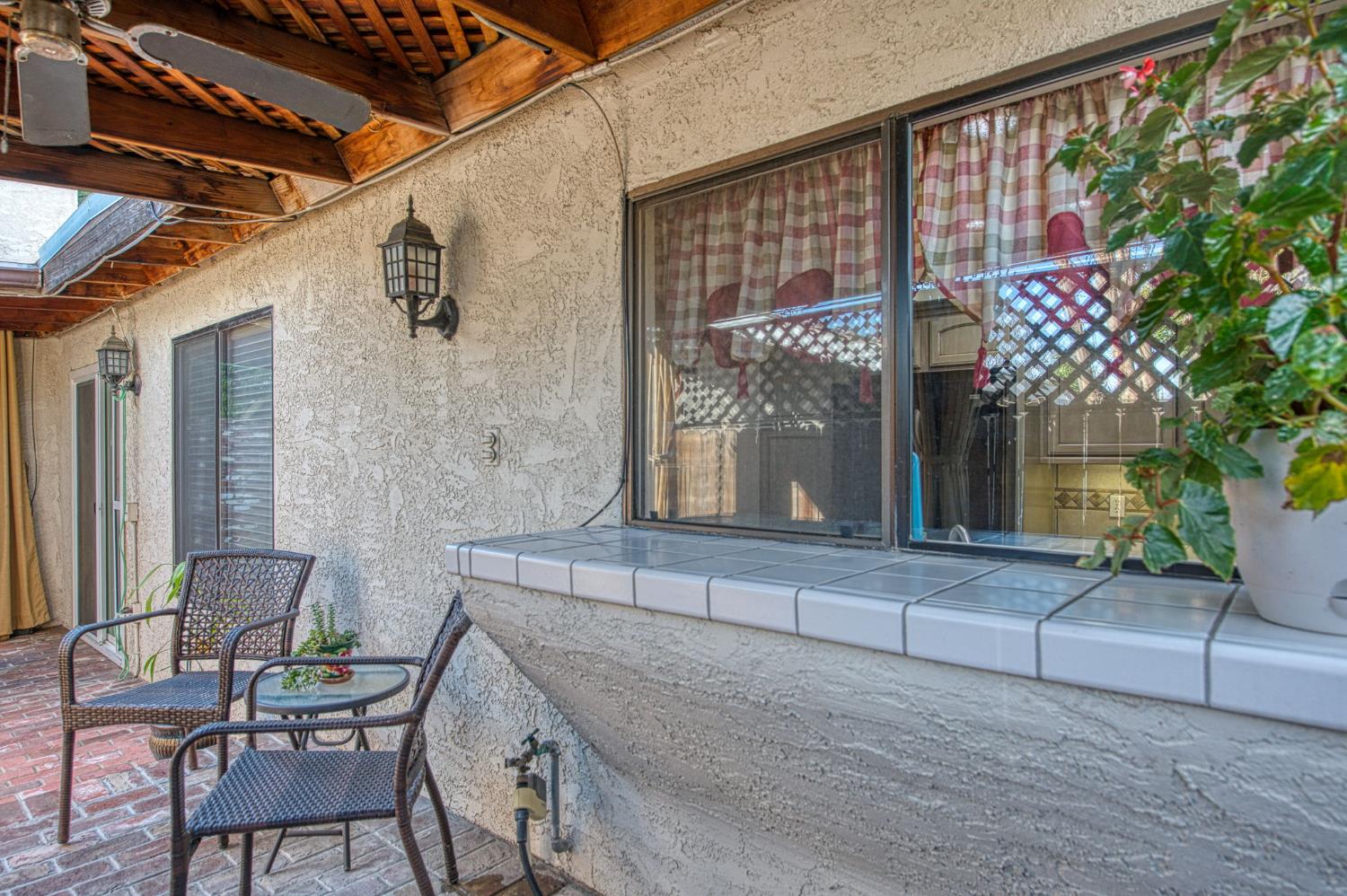 595 Quill Ln, Clovis, CA 93612