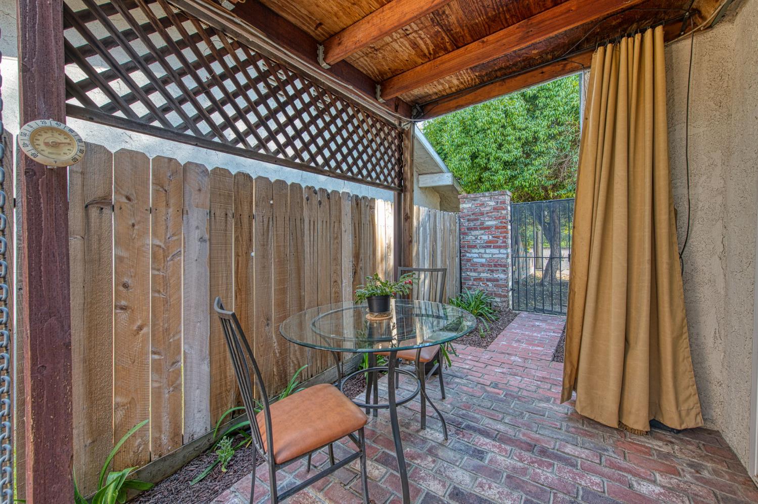 595 Quill Ln, Clovis, CA 93612