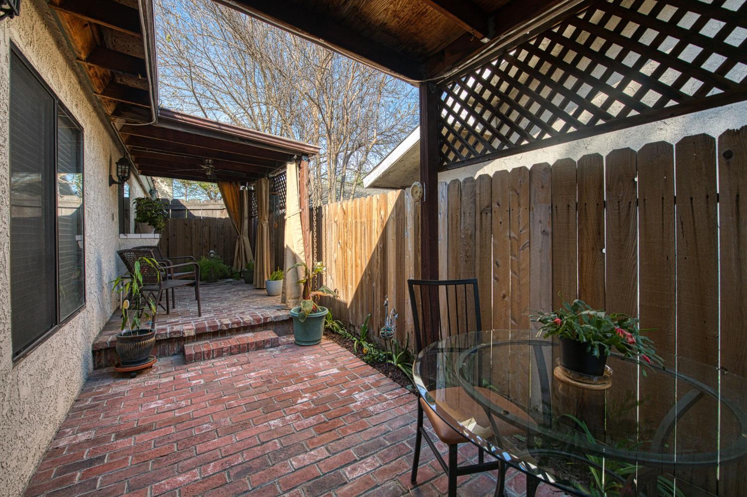 595 Quill Ln, Clovis, CA 93612