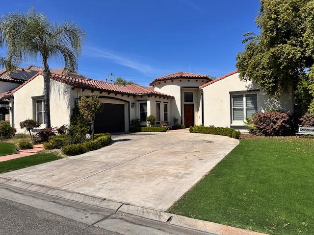 1530 E Golden Valley Way, Fresno, CA 93730