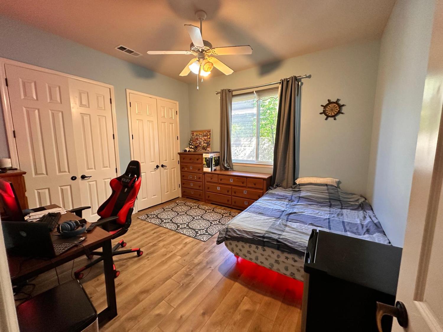 1530 E Golden Valley Way, Fresno, CA 93730