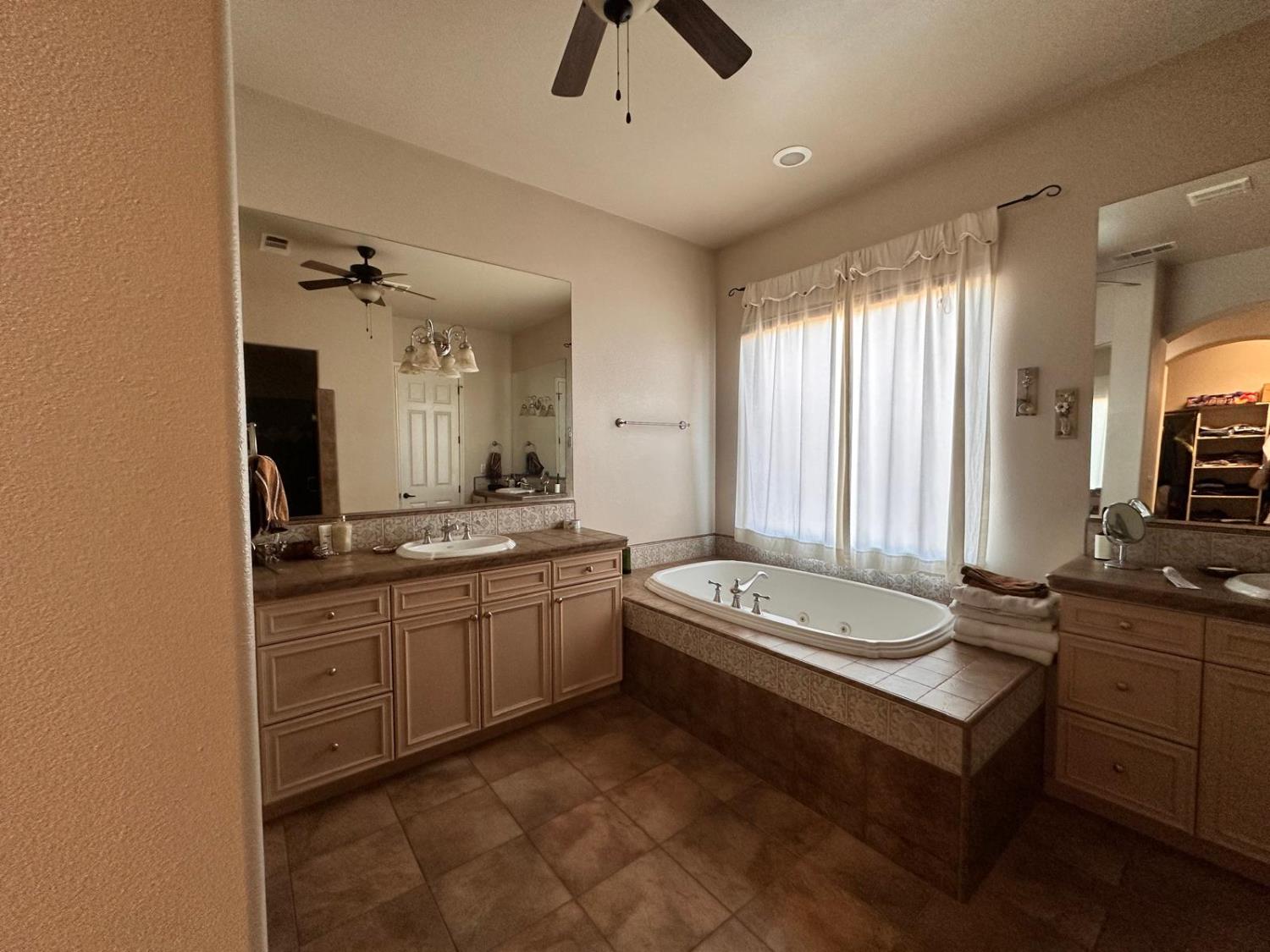 1530 E Golden Valley Way, Fresno, CA 93730