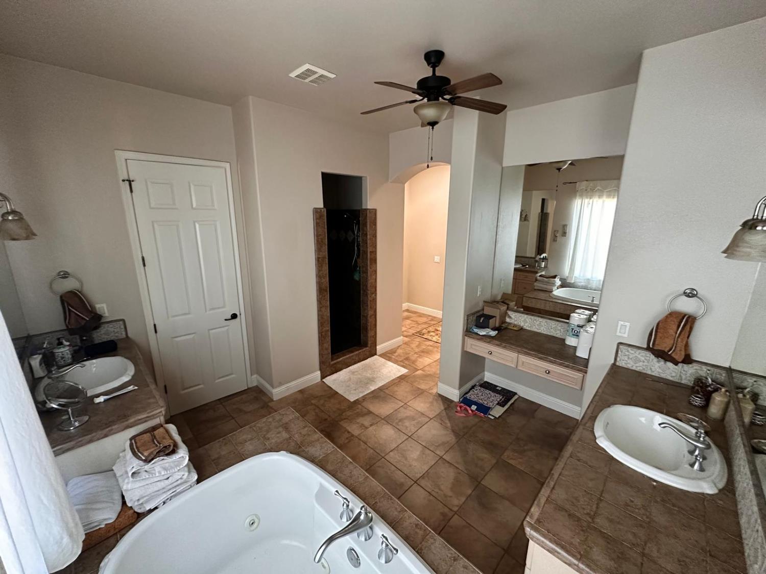 1530 E Golden Valley Way, Fresno, CA 93730