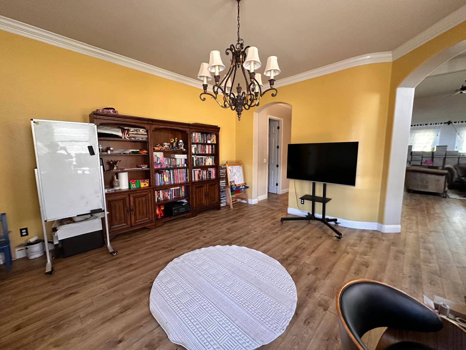 1530 E Golden Valley Way, Fresno, CA 93730