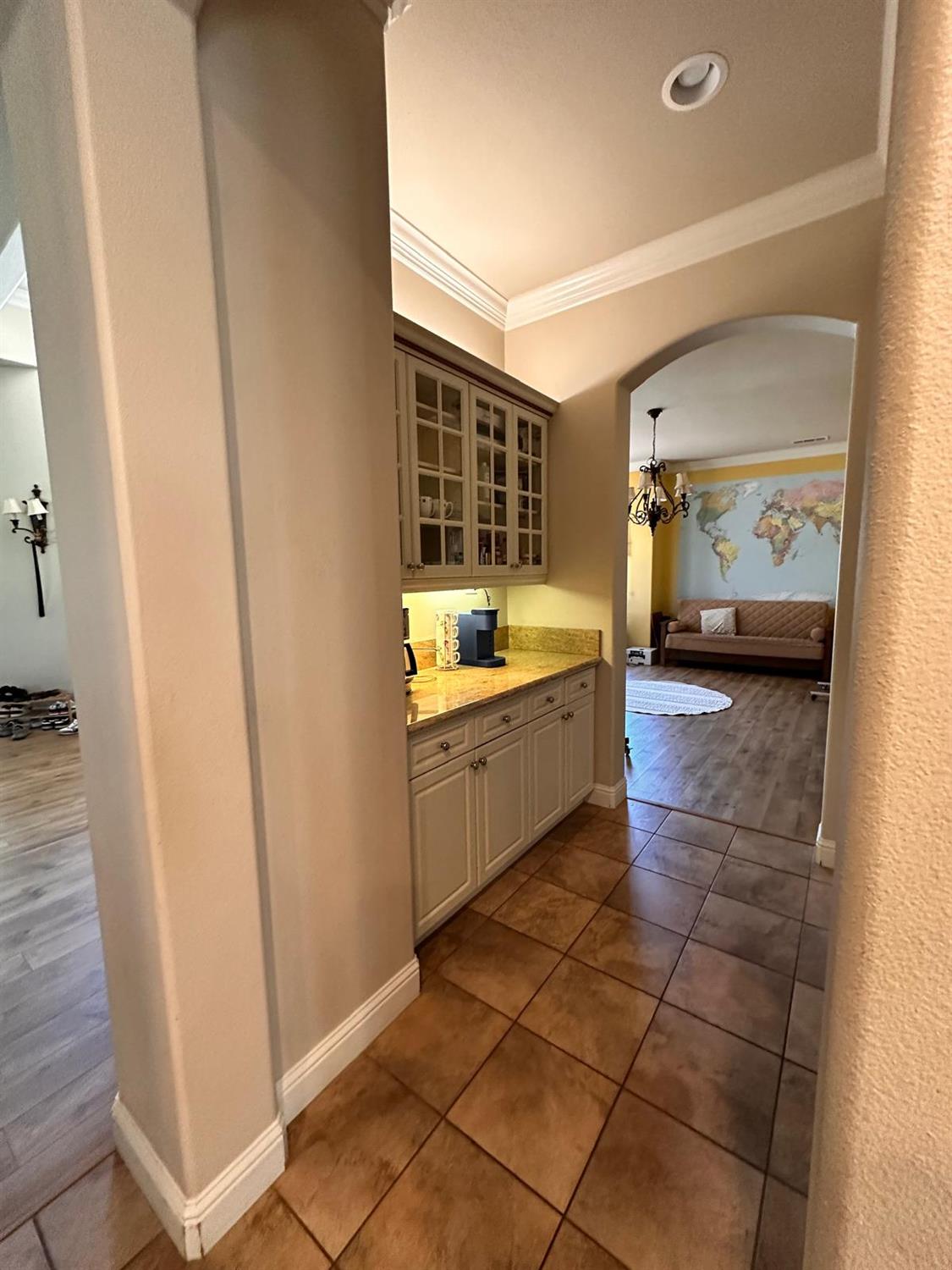 1530 E Golden Valley Way, Fresno, CA 93730