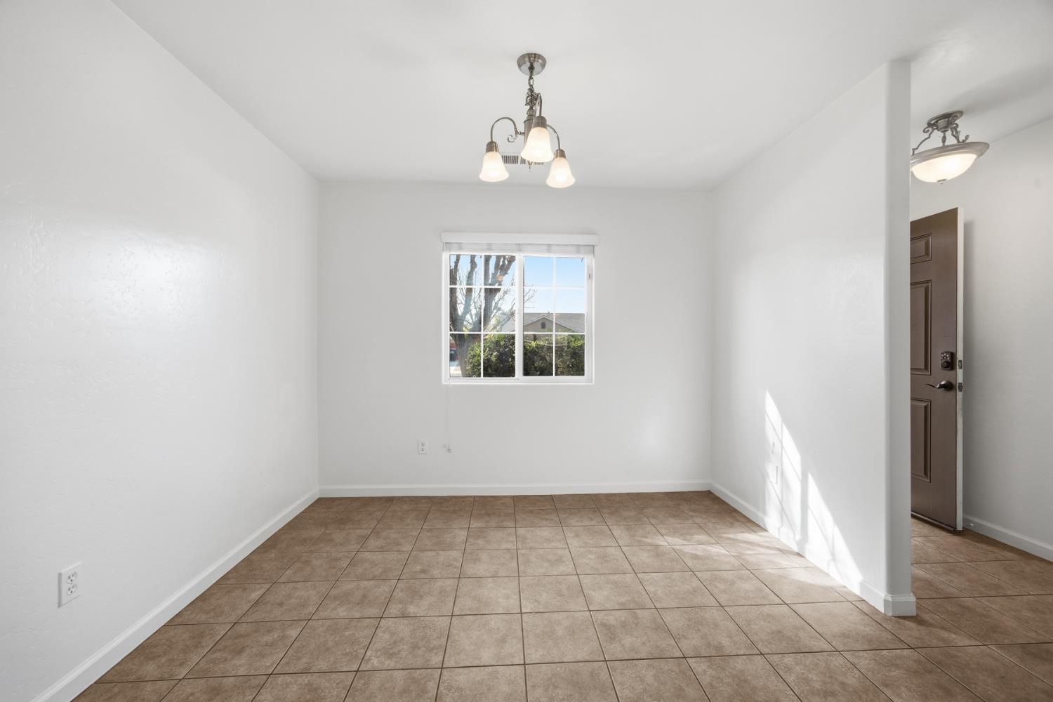 2650 W Sedona Ave, Visalia, CA 93291