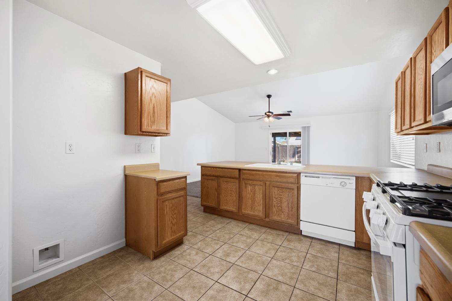 2650 W Sedona Ave, Visalia, CA 93291