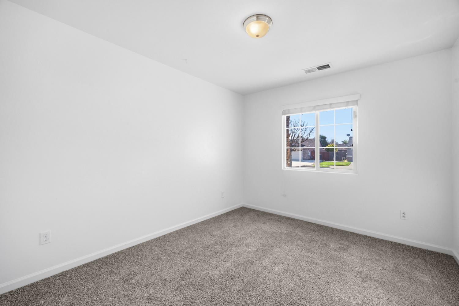 2650 W Sedona Ave, Visalia, CA 93291