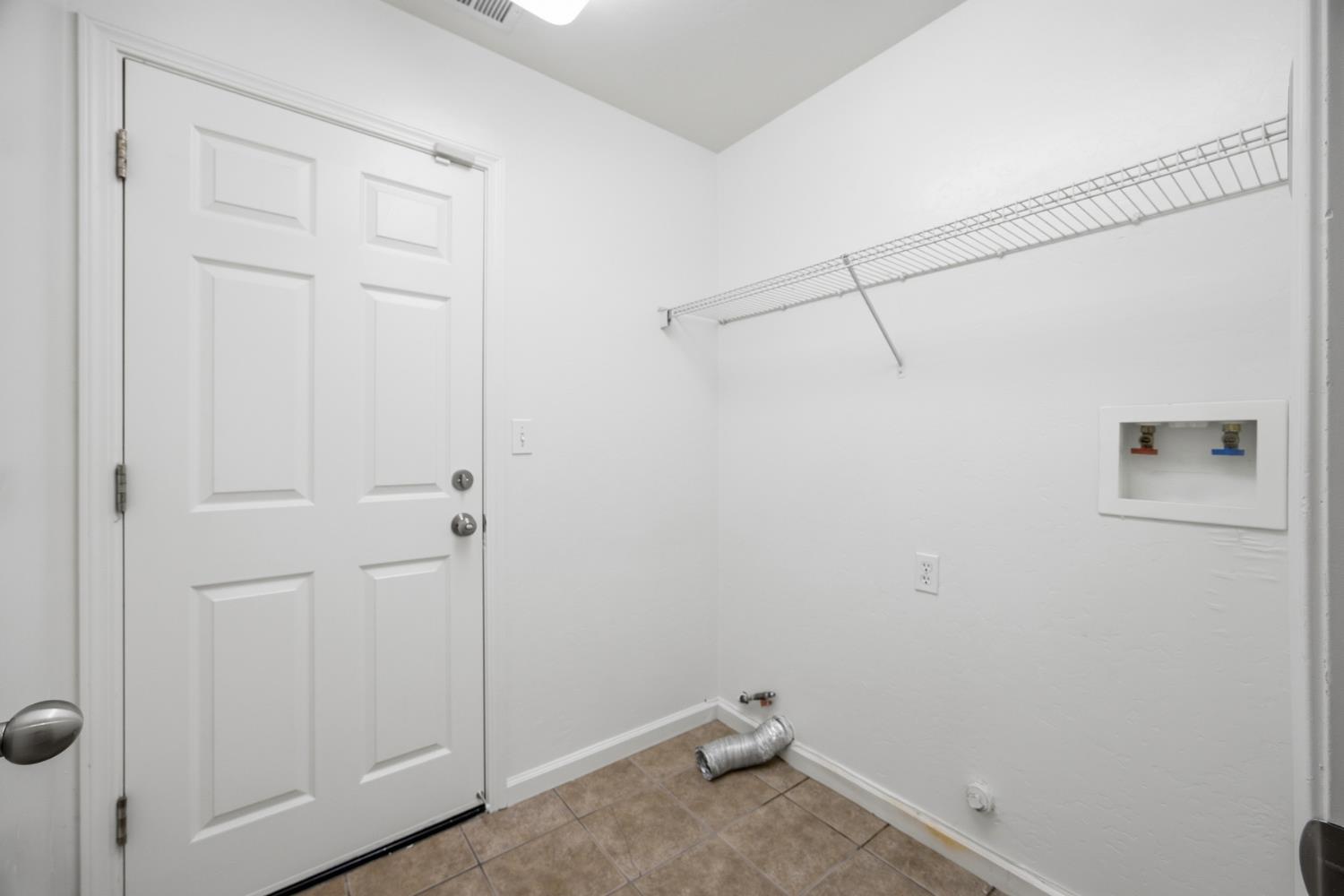 2650 W Sedona Ave, Visalia, CA 93291