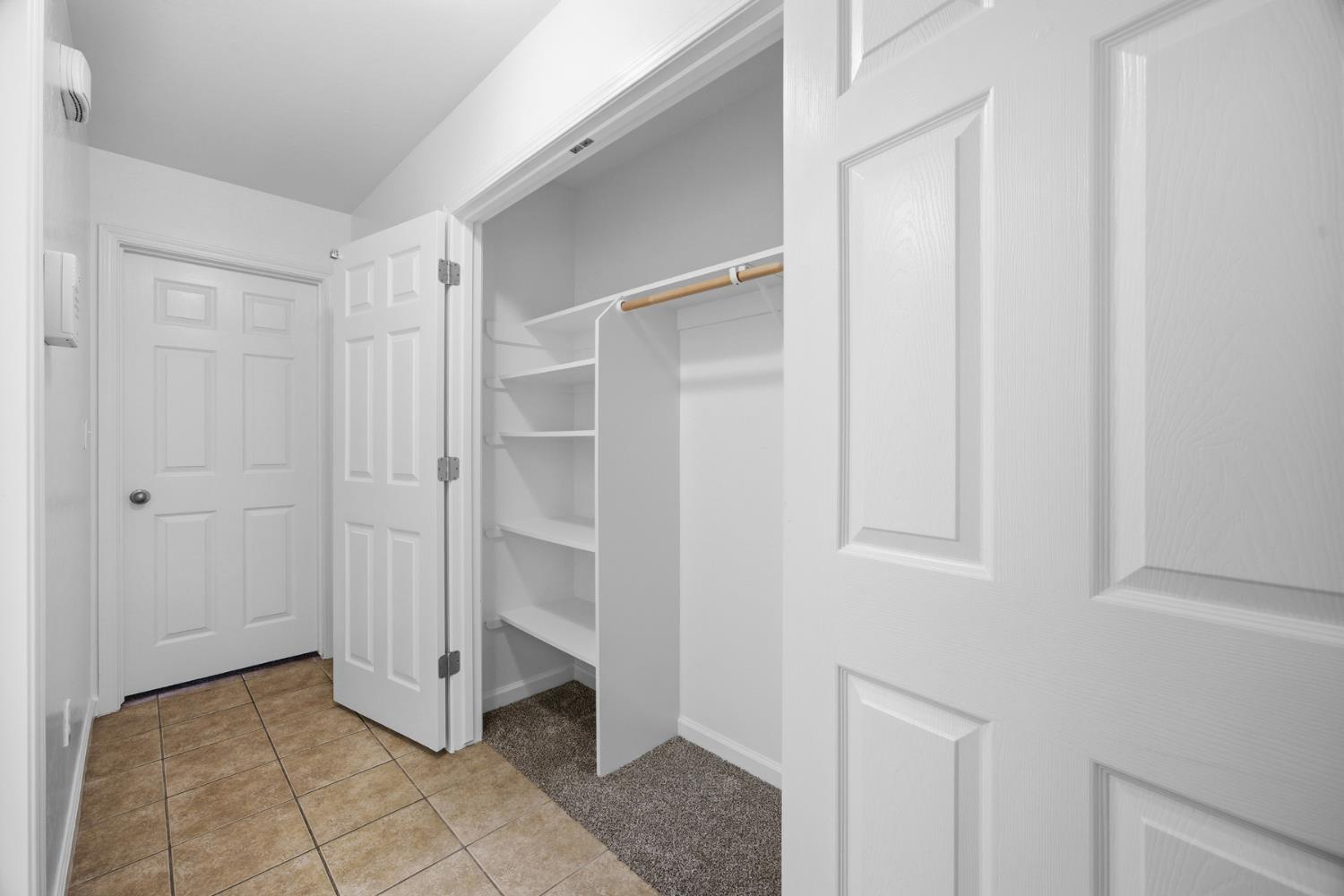 2650 W Sedona Ave, Visalia, CA 93291