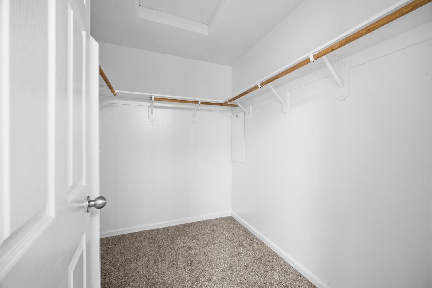 2650 W Sedona Ave, Visalia, CA 93291