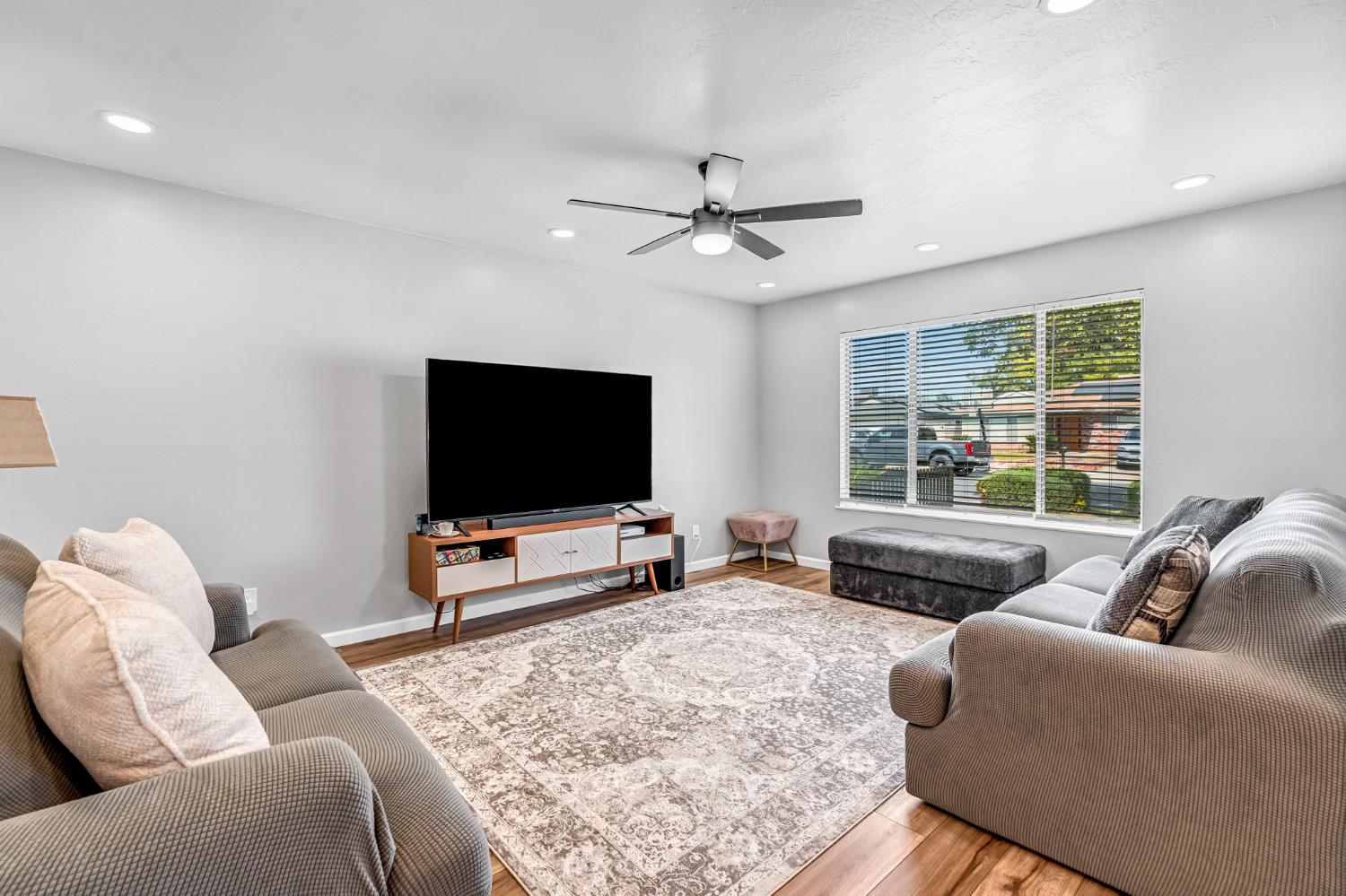 3267 W Rialto Ave, Fresno, CA 93722