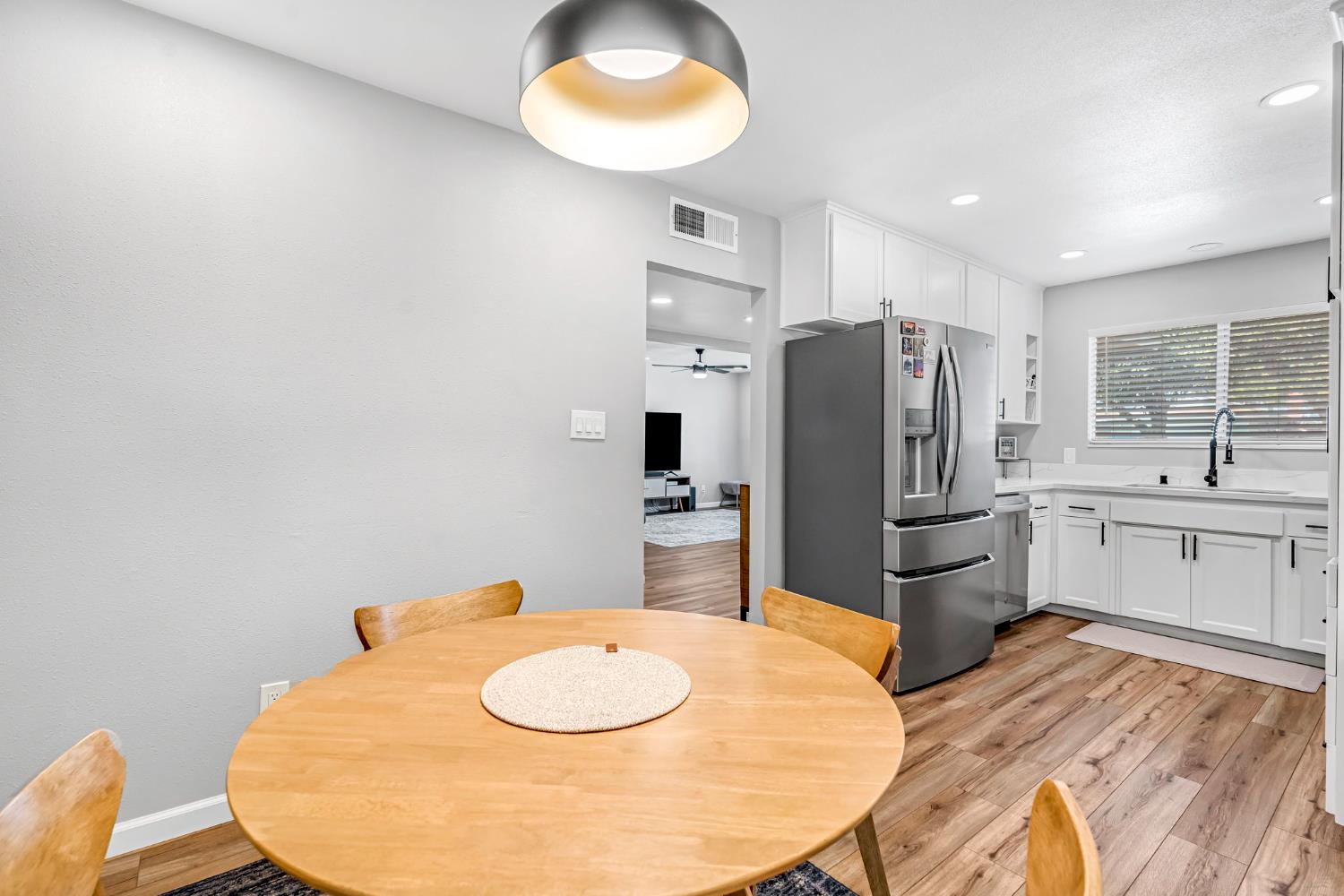 3267 W Rialto Ave, Fresno, CA 93722