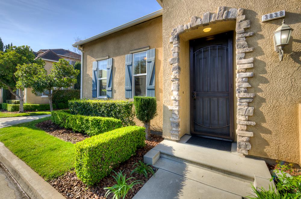 3838 Moody Ln, Clovis, CA 93619