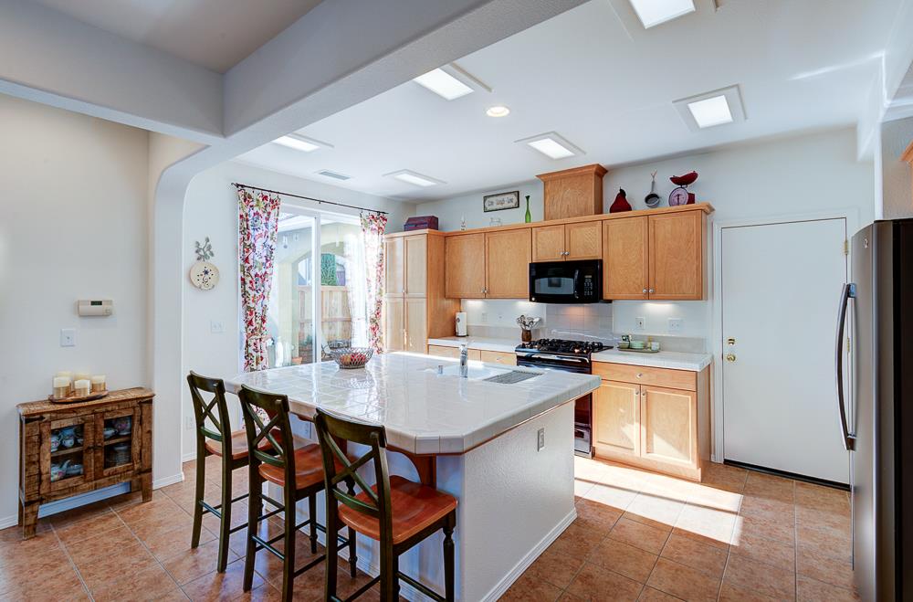 3838 Moody Ln, Clovis, CA 93619