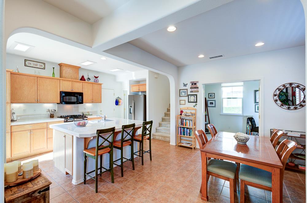 3838 Moody Ln, Clovis, CA 93619