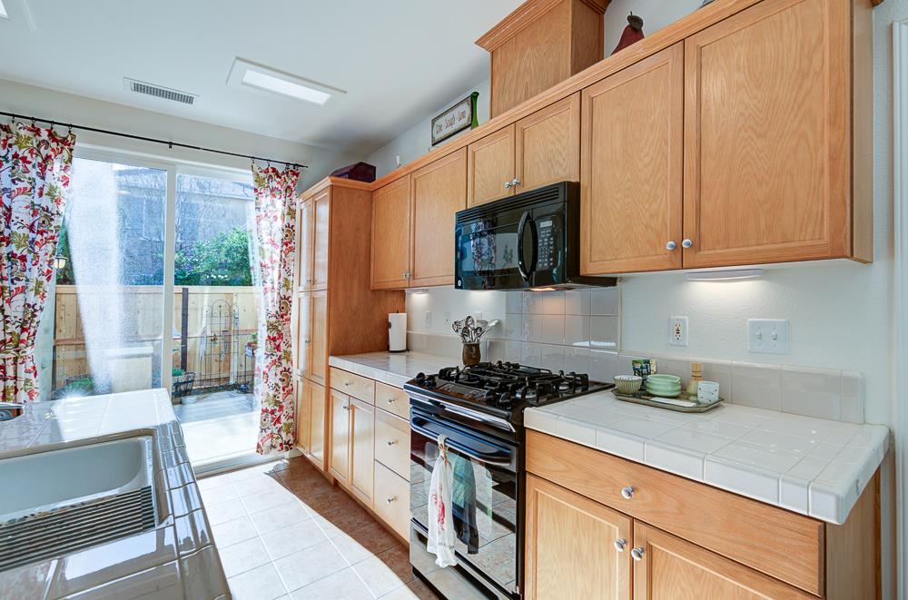 3838 Moody Ln, Clovis, CA 93619