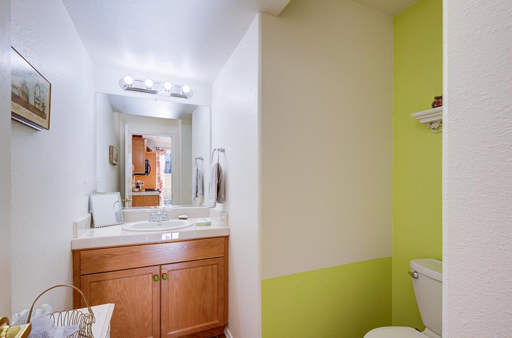 3838 Moody Ln, Clovis, CA 93619