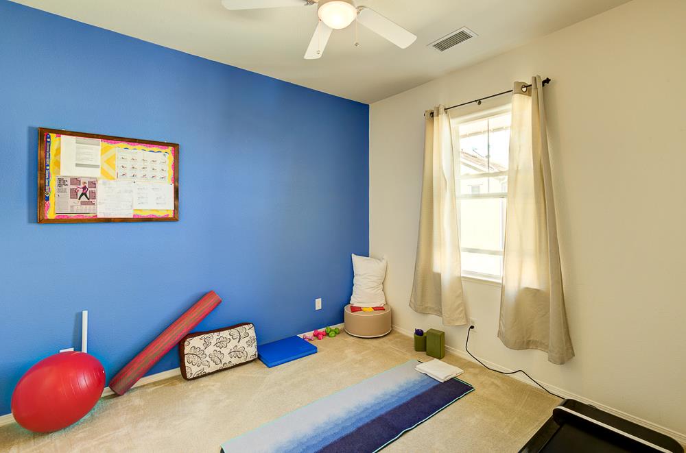 3838 Moody Ln, Clovis, CA 93619