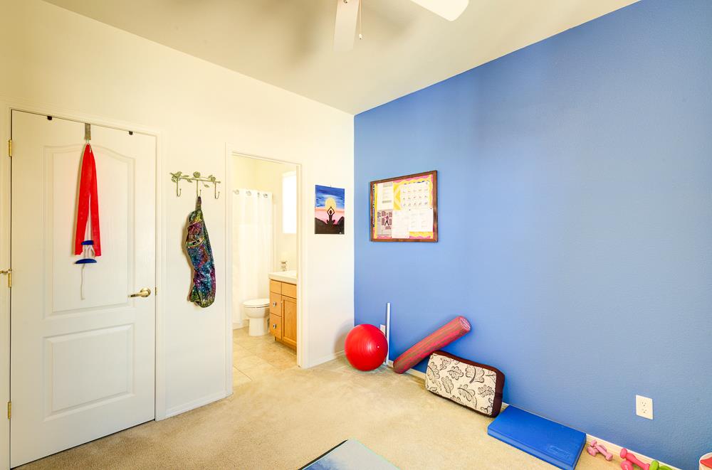 3838 Moody Ln, Clovis, CA 93619