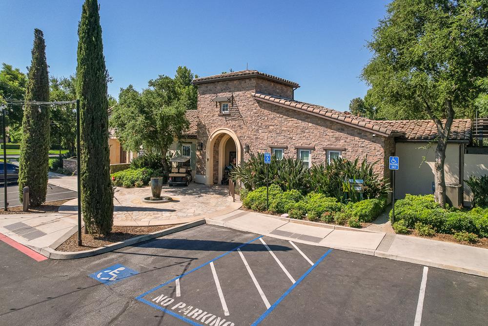 3838 Moody Ln, Clovis, CA 93619