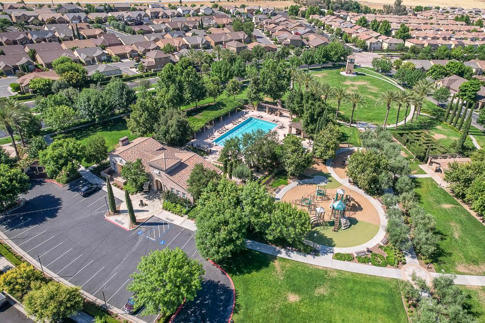 3838 Moody Ln, Clovis, CA 93619