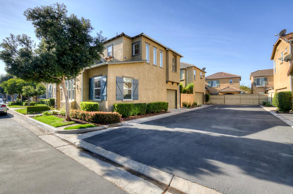 3838 Moody Ln, Clovis, CA 93619