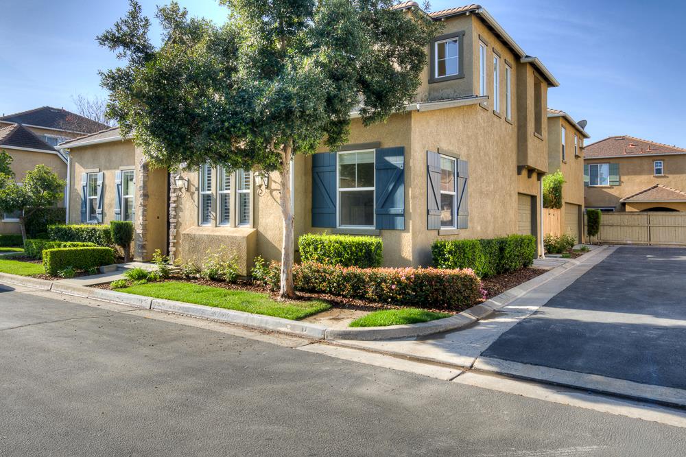3838 Moody Ln, Clovis, CA 93619