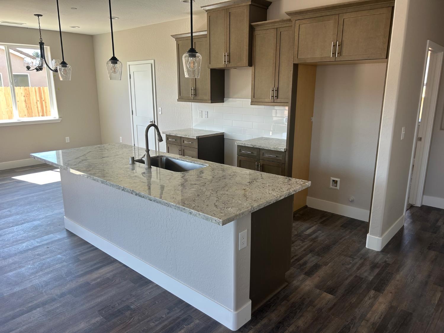 16161 West David Ave, Kerman, CA 93630