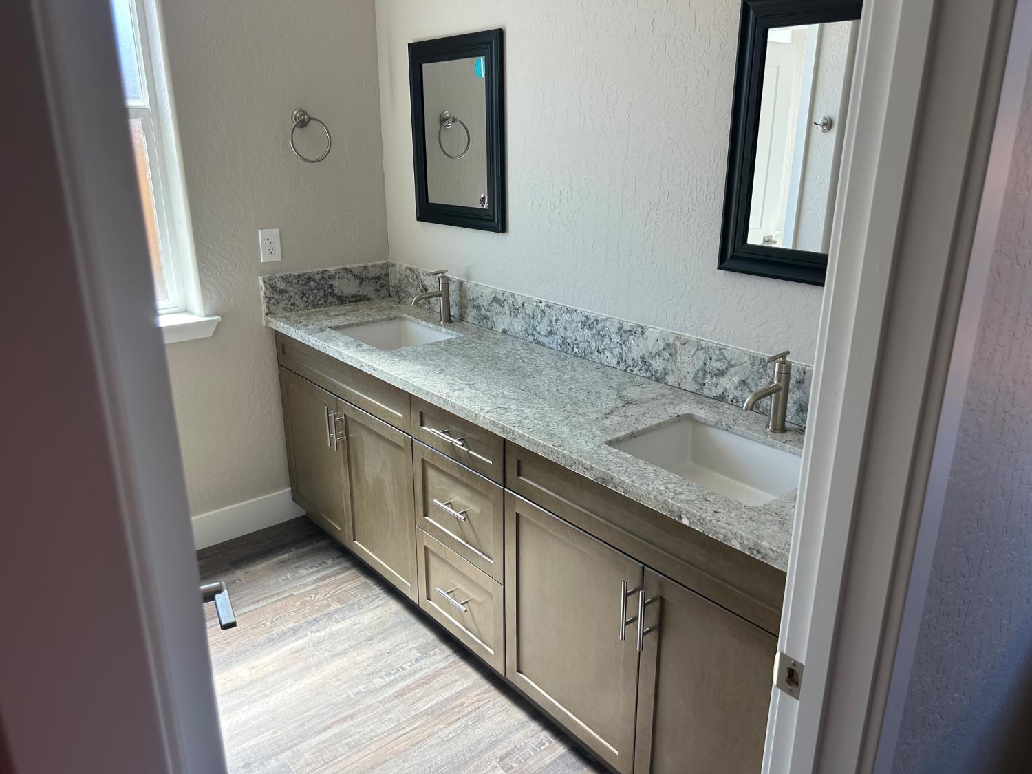 16161 West David Ave, Kerman, CA 93630