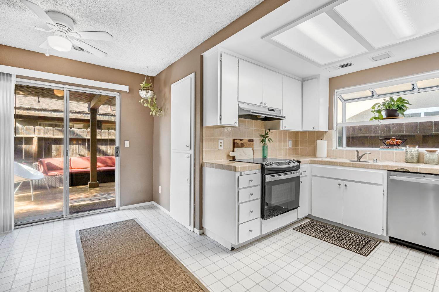 3770 W Barstow Ave #157, Fresno, CA 93711